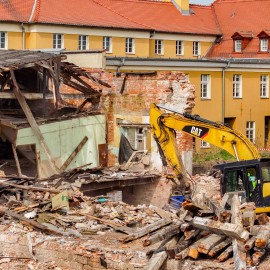 powiększ zdjęcie: Krajobraz przy dworcu się zmienia. Ruszyły wyburzenia pod nowe centrum przesiadkowe