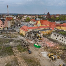 powiększ zdjęcie: Krajobraz przy dworcu się zmienia. Ruszyły wyburzenia pod nowe centrum przesiadkowe