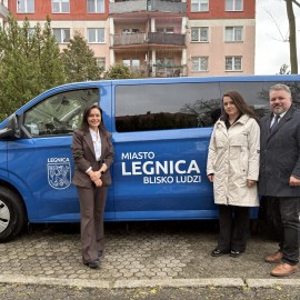 powiększ zdjęcie: Nowy samochód dla DPS-u. Będą też małe autobusy