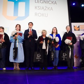 powiększ zdjęcie: Marek Krajewski z tytułem Legnickiej Książki Roku 2025