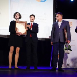 powiększ zdjęcie: Marek Krajewski z tytułem Legnickiej Książki Roku 2025