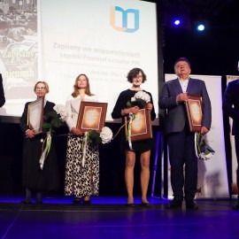 powiększ zdjęcie: Marek Krajewski z tytułem Legnickiej Książki Roku 2025