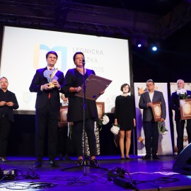 powiększ zdjęcie: Marek Krajewski z tytułem Legnickiej Książki Roku 2025
