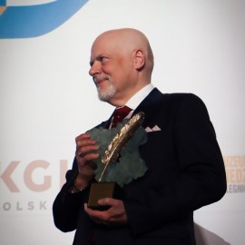 powiększ zdjęcie: Marek Krajewski z tytułem Legnickiej Książki Roku 2025