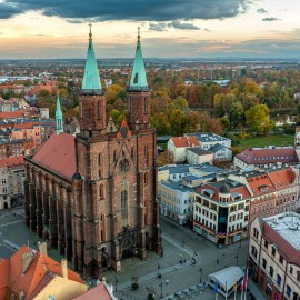 powiększ zdjęcie: Legnica z lotu ptaka. Rusza sezon turystyczny w Kościele Marii Panny