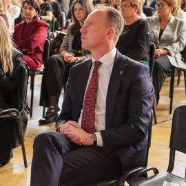 powiększ zdjęcie: Reforma 26:Kompas Jutra. W Legnicy rozmawiano o przyszłości polskiej szkoły