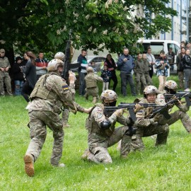 powiększ zdjęcie: Wielki Piknik Wojskowy i Drzwi Otwarte WSSZC