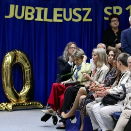 powiększ zdjęcie: 80 lat legnickiej "Jedynki"