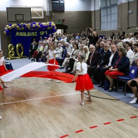 powiększ zdjęcie: 80 lat legnickiej "Jedynki"