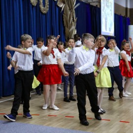 powiększ zdjęcie: 80 lat legnickiej "Jedynki"