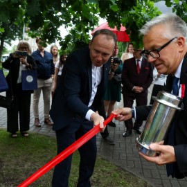 powiększ zdjęcie: 80 lat legnickiej "Jedynki"
