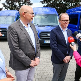 powiększ zdjęcie: Nowoczesne autobusy do przewozu niepełnosprawnych