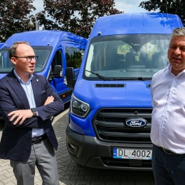powiększ zdjęcie: Nowoczesne autobusy do przewozu niepełnosprawnych