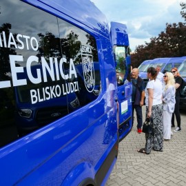 powiększ zdjęcie: Nowoczesne autobusy do przewozu niepełnosprawnych