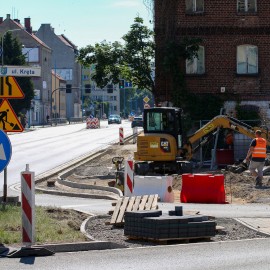 powiększ zdjęcie: Trwa asfaltowanie nowej drogi rowerowej wzdłuż ul. Żołnierzy II AWP
