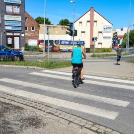 powiększ zdjęcie: Trwa asfaltowanie nowej drogi rowerowej wzdłuż ul. Żołnierzy II AWP