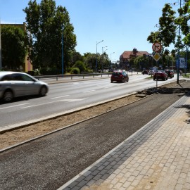 powiększ zdjęcie: Trwa asfaltowanie nowej drogi rowerowej wzdłuż ul. Żołnierzy II AWP