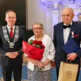 powiększ zdjęcie: Diamentowe, szmaragdowe i złote jubileusze