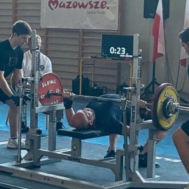 powiększ zdjęcie: Złoto i brąz dla Legnicy! Rewelacyjny występ naszych trójboistów w Sierpcu