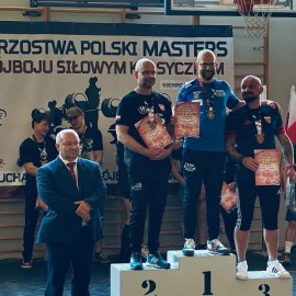 powiększ zdjęcie: Złoto i brąz dla Legnicy! Rewelacyjny występ naszych trójboistów w Sierpcu