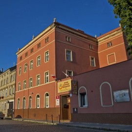 Dawne schronisko młodzieżowe do wydzierżawienia