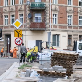powiększ zdjęcie: Trwają prace drogowe na Nowodworskiej i Działkowej