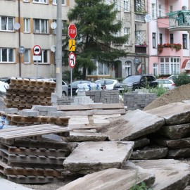 powiększ zdjęcie: Trwają prace drogowe na Nowodworskiej i Działkowej