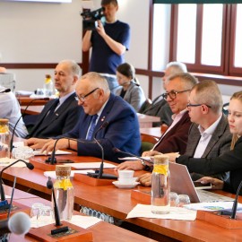 powiększ zdjęcie: Ważne decyzje na sesji Rady Miejskiej Legnicy