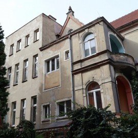 powiększ zdjęcie: Historyczna willa przy ul. Łukasińskiego 4 szuka nowego właściciela
