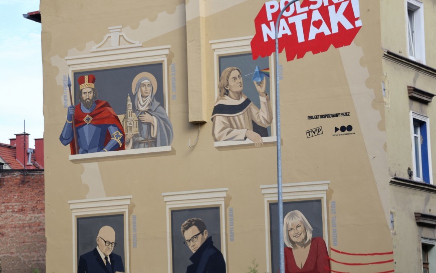 Przy ulicy Dziennikarskiej odsłonięto nowy mural „Polska na TAK!”