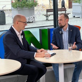 powiększ zdjęcie: Dziś premiera nowego podcastu „Legnica w Punkt!”. Pierwszym gościem Tomasz Brusiło