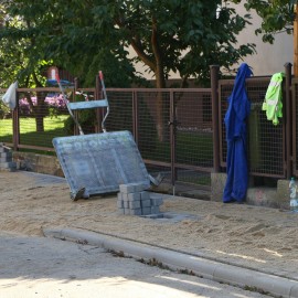 powiększ zdjęcie: Trwa remont chodnika przy ul. Ogrodowej