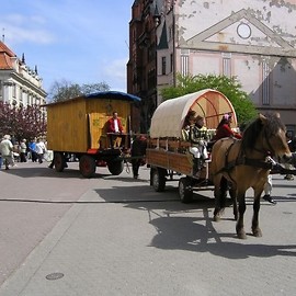 Cygański tabor na nadkaczawskich błoniach