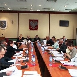 Absolutoryjna sesja Rady Miejskiej Legnicy. Prezydent otrzymał skwitowanie z wykonania ubiegłorocznego budżetu