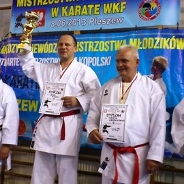 Deszcz medali dla legnickich karateków