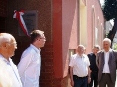 Jerzy Wąsowicz, wybitny pedagog i działacz społeczny uhonorowany pamiątkową tablicą