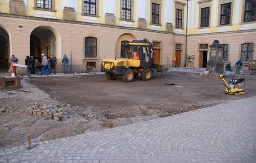 Dziedziniec Akademii Rycerskiej wkrótce będzie gotowy