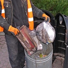 Bezrobotni nadal sprzątają miasto