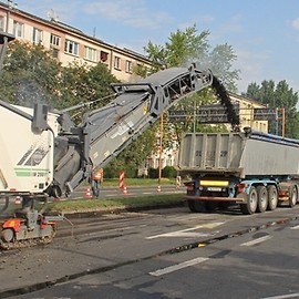 Asfalt z ul. Moniuszki na polepszenie dróg w rejonie Starych Piekar