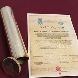 Akt erekcyjny pomnika Zesłańcom Sybiru wmurowany