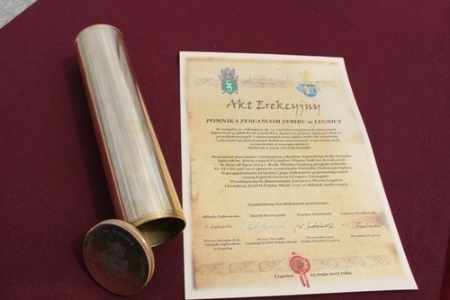 Akt erekcyjny pomnika Zesłańcom Sybiru wmurowany