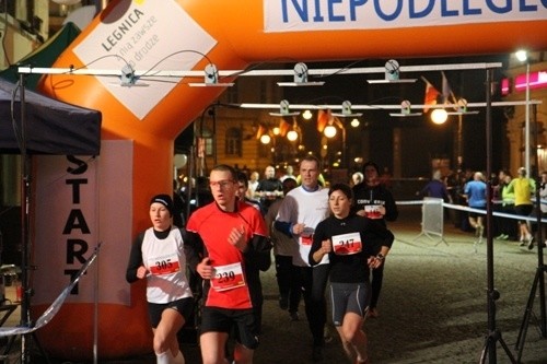 Bieg niepodległości z pochodniami