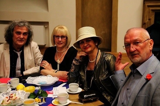 Bawili się w stylu Coco Chanel