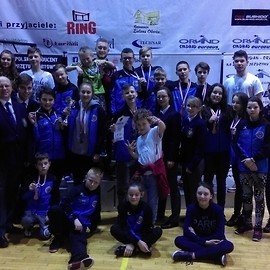 15 medali legnickich karateków