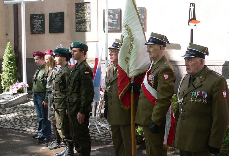 Legnica uczciła 65. rocznicę zakończenia II wojny światowej. Na Cmentarzu ...