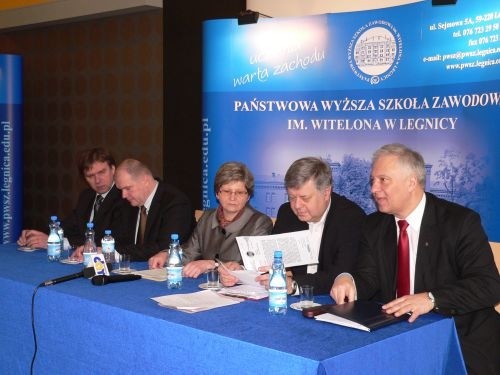 Jerzy Szmajdziński i Tadeusz Krzakowski przeciwni przejęciu PWSZ przez ...