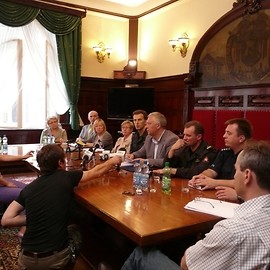 Konferencja prasowa w legnickim ratuszu. Wstępna ocena skutków nawałnicy.