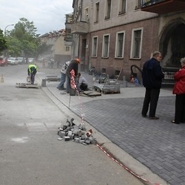 Kolejny nowy chodnik w centrum miasta