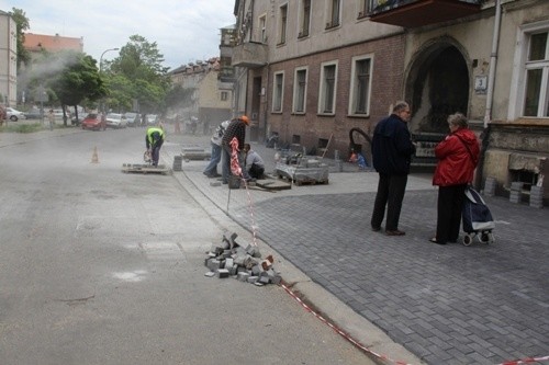 Kolejny nowy chodnik w centrum miasta
