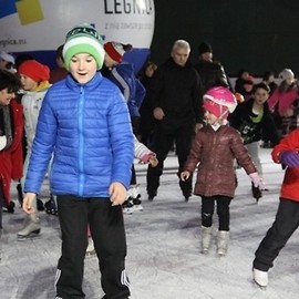 Gwiazdy i Mikołaj otworzyli sezon na lodowisku